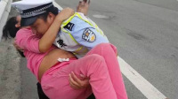 实拍孕妇临产三交警为其接生
