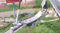 实拍粤赣高速匝道断裂坠车