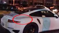 毕业生喝醉酒狂欢砸豪车