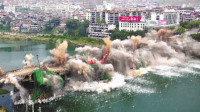 澧水大桥爆破拆除瞬间