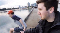 Pokemon玩家为抓精灵跳河