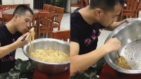 "消防哥"一人吃光一盆泡面!