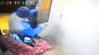 怒砸电梯只因塞不进去