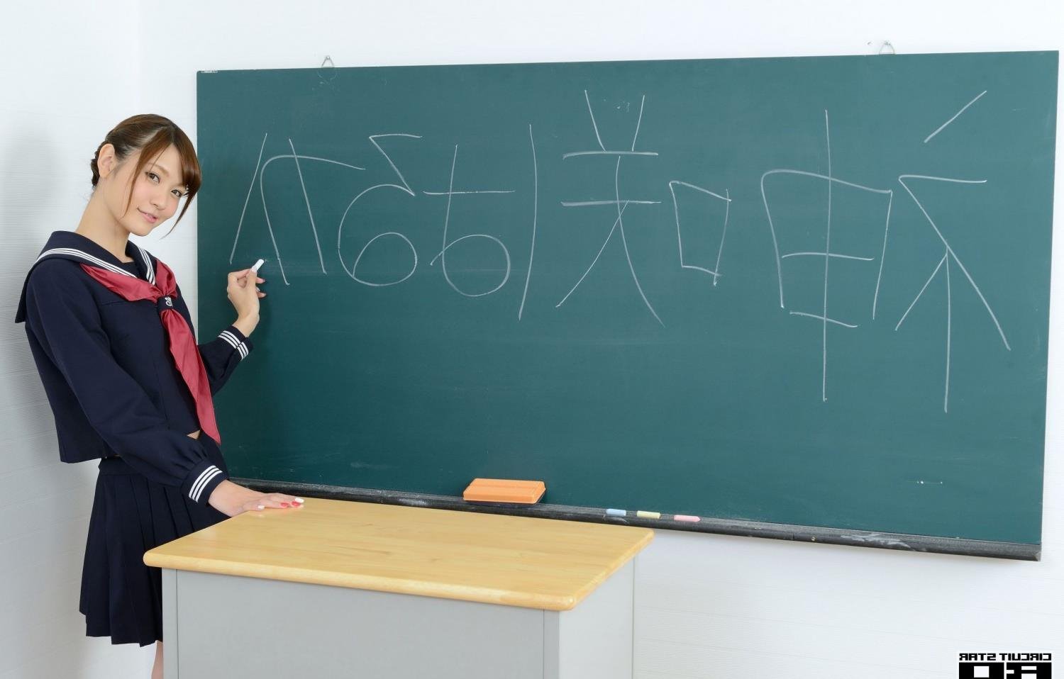 �ձ�����һ����һ����Ա����(2)