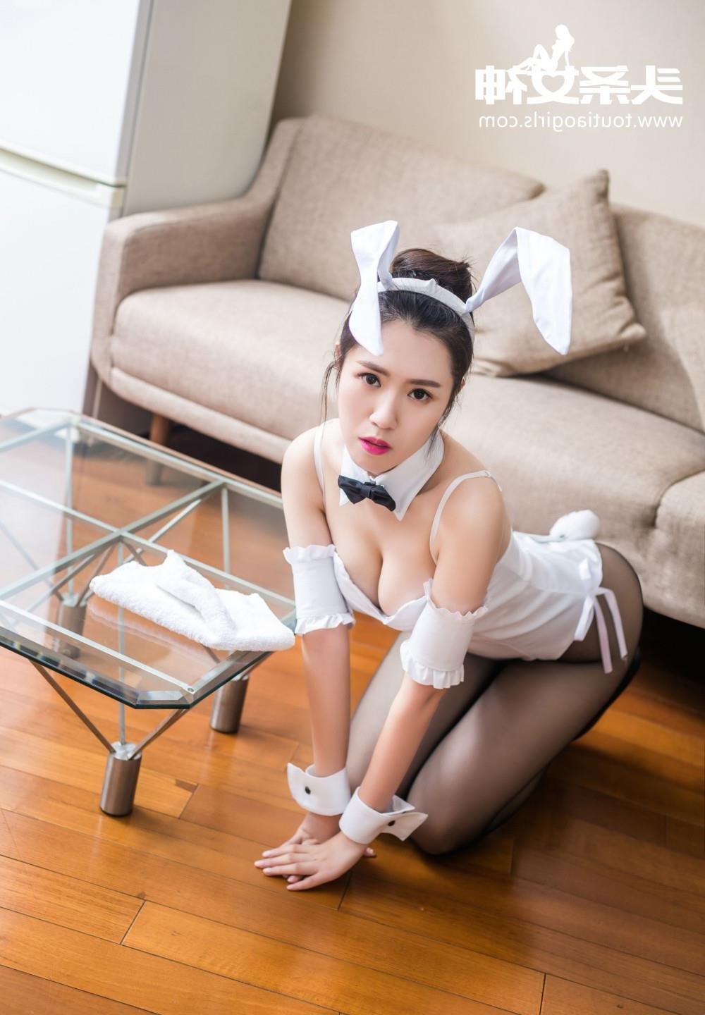 ������ļ�Ĵ3����ɫ�ͻ��ܾ���(4)