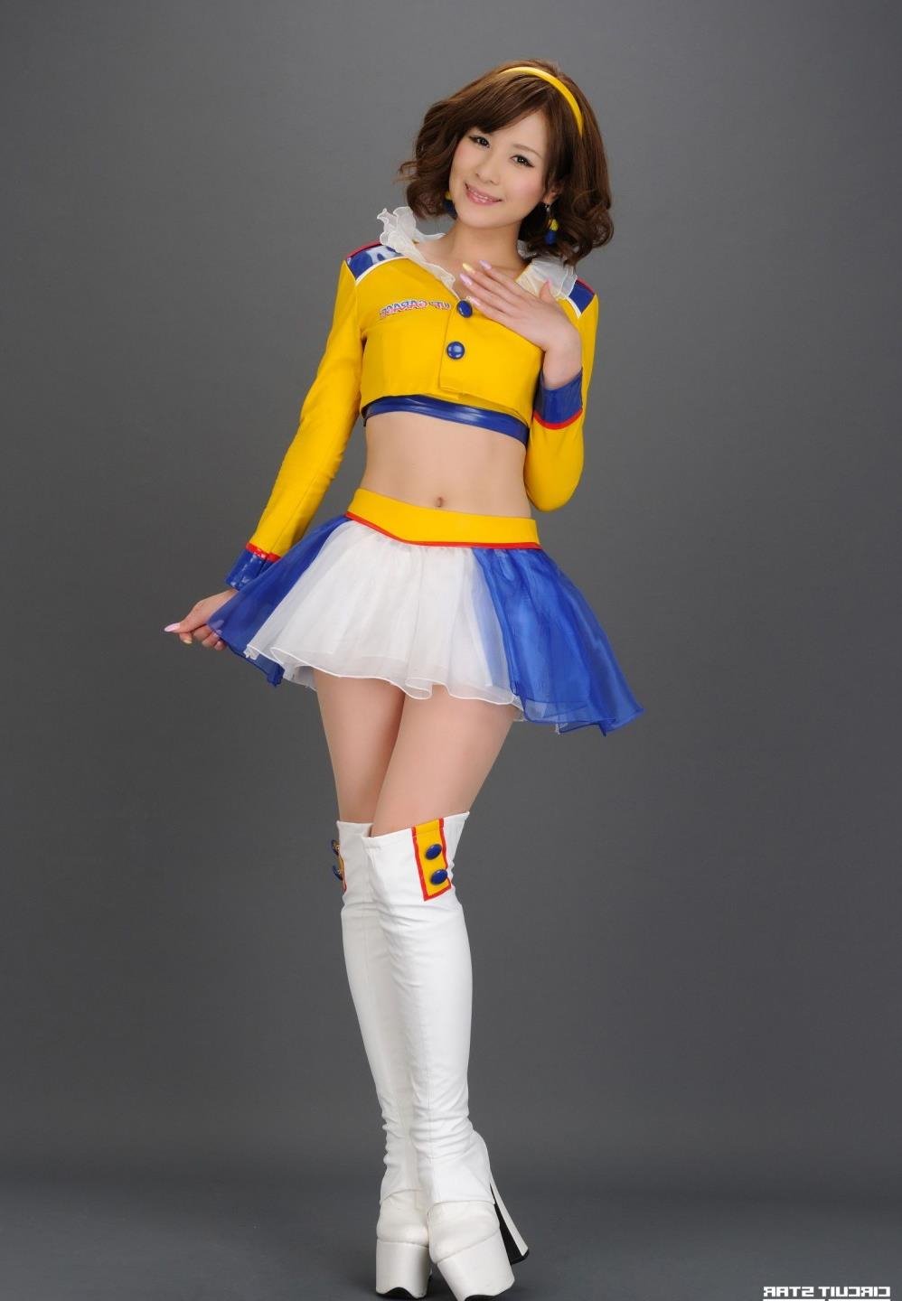 厨房里挺进岳丰满大屁股迅雷下载