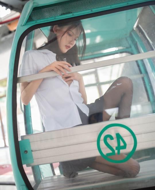 美眉脱衣小游戏迅雷下载