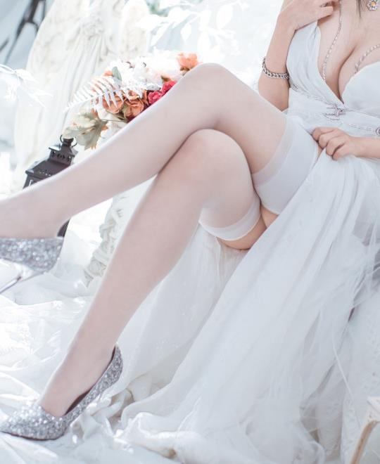 ����Ů�����㻨��Ѹ������